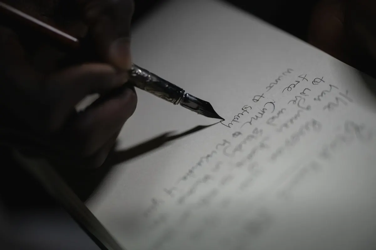 12 Common Book Blurb Mistakes UK Authors Make (and How to Fix Them)